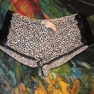 Leopard Victoria’s Secret boy shorts TAGS ON
